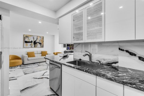 Condo in Hallandale Beach, Florida, 1 bedroom  № 1922956 - photo 2