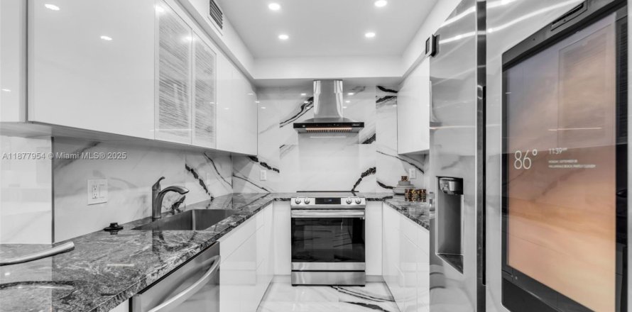 Condo in Hallandale Beach, Florida, 1 bedroom  № 1922956