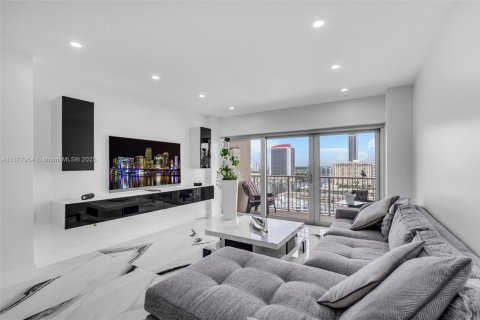 Condo in Hallandale Beach, Florida, 1 bedroom  № 1922956 - photo 7