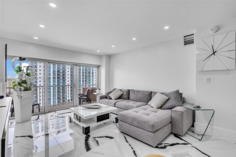 Condo in Hallandale Beach, Florida, 1 bedroom  № 1922956 - photo 5