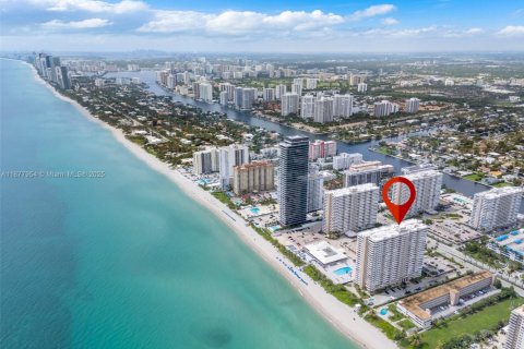 Condo in Hallandale Beach, Florida, 1 bedroom  № 1922956 - photo 26