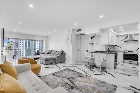 Condo in Hallandale Beach, Florida, 1 bedroom  № 1922956 - photo 8