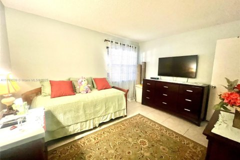 Condominio en venta en Pembroke Pines, Florida, 2 dormitorios, 102.19 m2 № 1864690 - foto 13