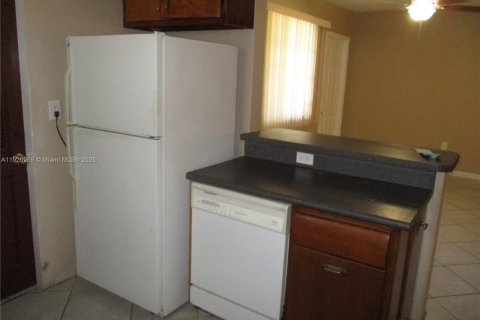 Casa en venta en Cutler Bay, Florida, 3 dormitorios, 161.74 m2 № 1975084 - foto 6