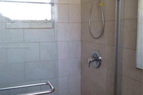 Casa en venta en Cutler Bay, Florida, 3 dormitorios, 161.74 m2 № 1975084 - foto 20