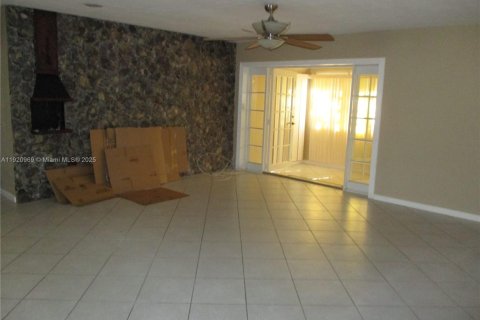 Casa en venta en Cutler Bay, Florida, 3 dormitorios, 161.74 m2 № 1975084 - foto 3