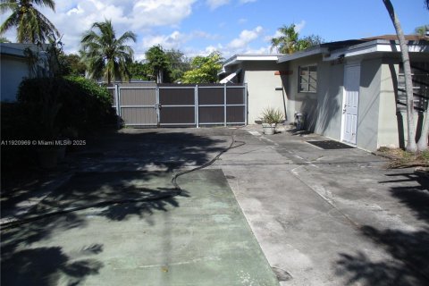 Casa en venta en Cutler Bay, Florida, 3 dormitorios, 161.74 m2 № 1975084 - foto 11