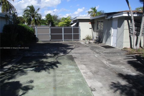 Casa en venta en Cutler Bay, Florida, 3 dormitorios, 161.74 m2 № 1975084 - foto 10