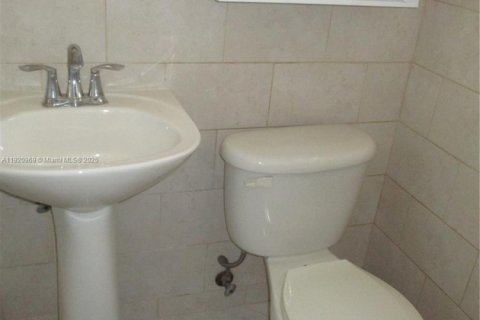 Casa en venta en Cutler Bay, Florida, 3 dormitorios, 161.74 m2 № 1975084 - foto 19