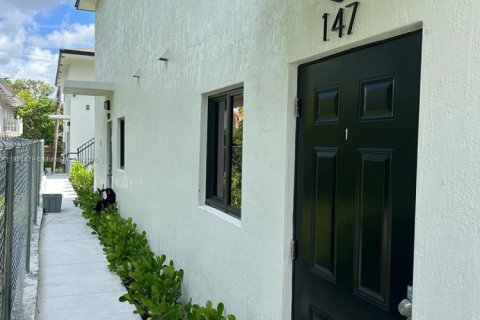 Commercial property in Miami, Florida 498.79 sq.m. № 1937963 - photo 4