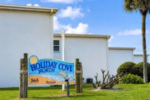 Condo in New Smyrna Beach, Florida, 2 bedrooms № 2361425 - photo 2