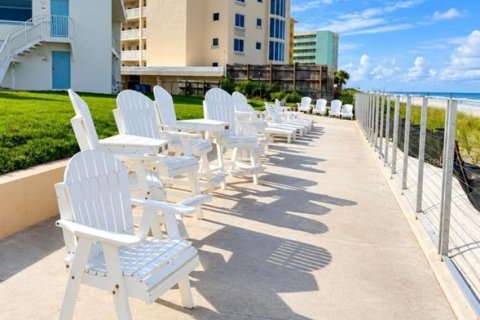 Condo in New Smyrna Beach, Florida, 2 bedrooms № 2361425 - photo 10
