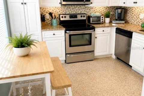 Condo in New Smyrna Beach, Florida, 2 bedrooms № 2361425 - photo 5