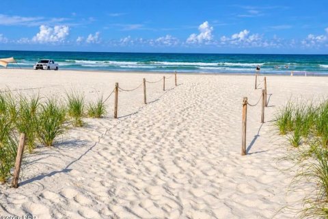 Condo in New Smyrna Beach, Florida, 2 bedrooms № 2361425 - photo 9
