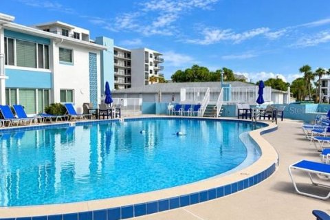 Condo in New Smyrna Beach, Florida, 2 bedrooms № 2361425 - photo 8