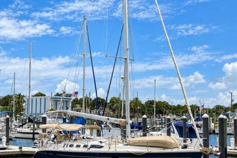 Condo in New Smyrna Beach, Florida, 2 bedrooms № 2361425 - photo 13