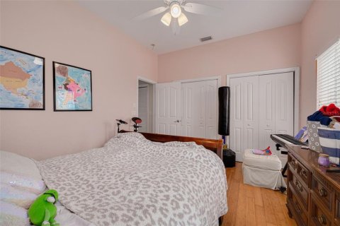 House in Port Richey, Florida 5 bedrooms, 349.41 sq.m. № 1885904 - photo 25