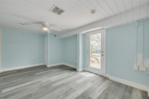 House in Port Richey, Florida 5 bedrooms, 349.41 sq.m. № 1885904 - photo 14