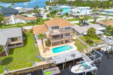 House in Port Richey, Florida 5 bedrooms, 349.41 sq.m. № 1885904 - photo 3