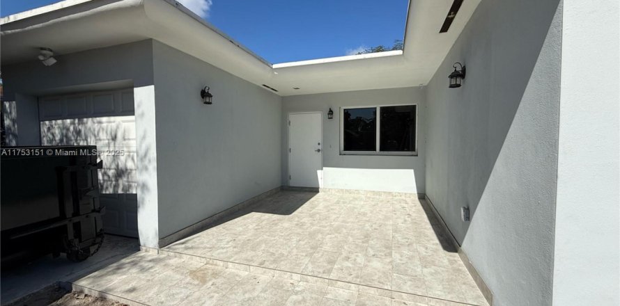Casa en Miami, Florida 4 dormitorios, 193.61 m2 № 1860315