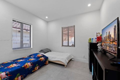 Commercial property in Hialeah, Florida 236.34 sq.m. № 2045028 - photo 17