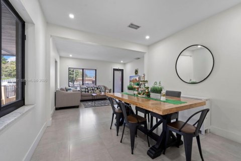 Commercial property in Hialeah, Florida 236.34 sq.m. № 2045028 - photo 24