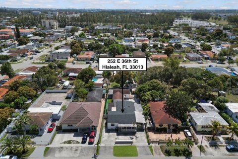 Commercial property in Hialeah, Florida 236.34 sq.m. № 2045028 - photo 6