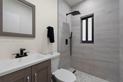 Commercial property in Hialeah, Florida 236.34 sq.m. № 2045028 - photo 19