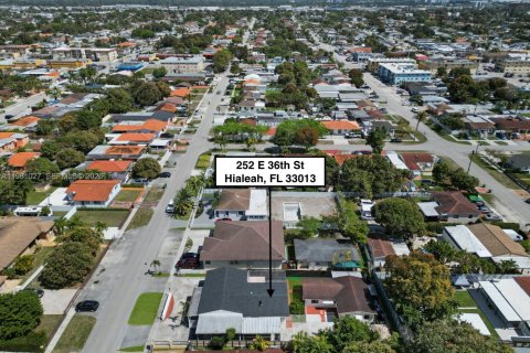 Commercial property in Hialeah, Florida 236.34 sq.m. № 2045028 - photo 11