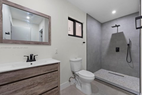 Commercial property in Hialeah, Florida 236.34 sq.m. № 2045028 - photo 15