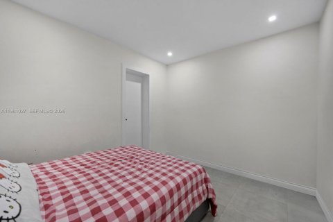 Commercial property in Hialeah, Florida 236.34 sq.m. № 2045028 - photo 14