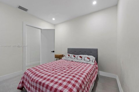 Commercial property in Hialeah, Florida 236.34 sq.m. № 2045028 - photo 13