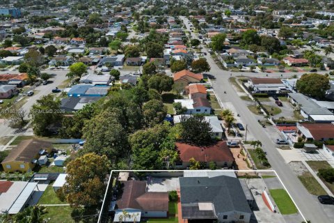 Commercial property in Hialeah, Florida 236.34 sq.m. № 2045028 - photo 12