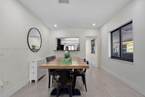 Commercial property in Hialeah, Florida 236.34 sq.m. № 2045028 - photo 23