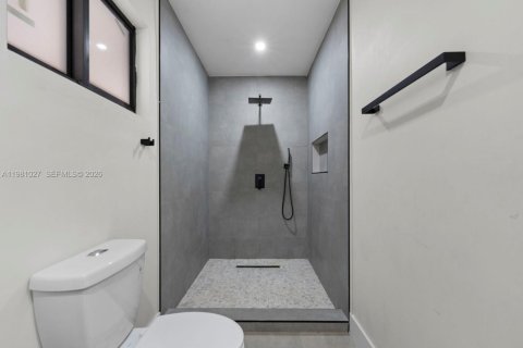 Commercial property in Hialeah, Florida 236.34 sq.m. № 2045028 - photo 16