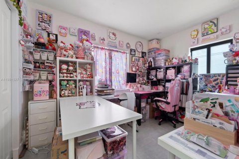 Commercial property in Hialeah, Florida 236.34 sq.m. № 2045028 - photo 18