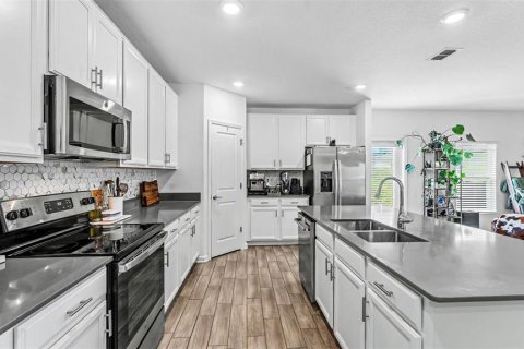 House in Davenport, Florida 5 bedrooms, 209.4 sq.m. № 2354344 - photo 6