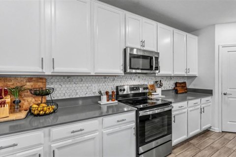House in Davenport, Florida 5 bedrooms, 209.4 sq.m. № 2354344 - photo 7
