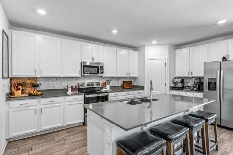 House in Davenport, Florida 5 bedrooms, 209.4 sq.m. № 2354344 - photo 4