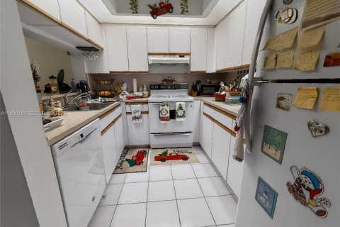 Condominio en alquiler en Pembroke Pines, Florida, 1 dormitorio, 97.08 m2 № 2009391 - foto 7