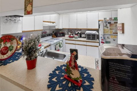 Condominio en alquiler en Pembroke Pines, Florida, 1 dormitorio, 97.08 m2 № 2009391 - foto 8