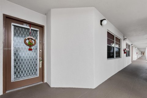 Condominio en alquiler en Pembroke Pines, Florida, 1 dormitorio, 97.08 m2 № 2009391 - foto 4