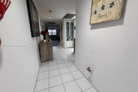 Condominio en alquiler en Pembroke Pines, Florida, 1 dormitorio, 97.08 m2 № 2009391 - foto 5