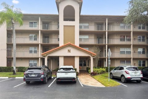 Condominio en alquiler en Pembroke Pines, Florida, 1 dormitorio, 97.08 m2 № 2009391 - foto 2
