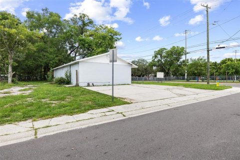 Propiedad comercial en venta en Tampa, Florida, 111.48 m2 № 2198514 - foto 3