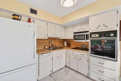 Condo in Clearwater, Florida, 2 bedrooms  № 2155858 - photo 8
