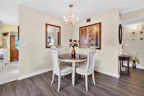 Condo in Clearwater, Florida, 2 bedrooms  № 2155858 - photo 6