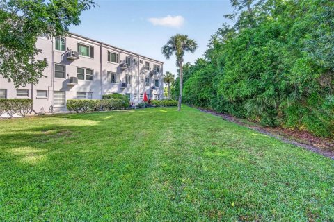 Condo in Clearwater, Florida, 2 bedrooms  № 2155858 - photo 19