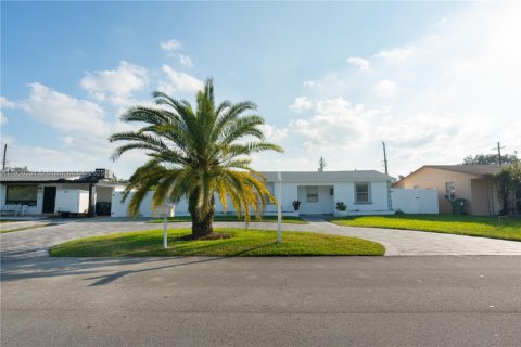 House in Hollywood, Florida 3 bedrooms, 118.45 sq.m. № 1953626 - photo 5