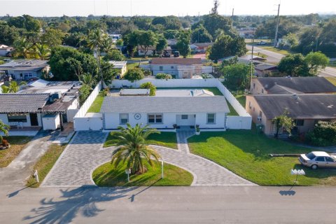 House in Hollywood, Florida 3 bedrooms, 118.45 sq.m. № 1953626 - photo 28